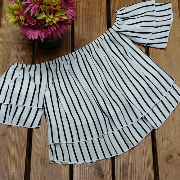 Charlotte Russe layered off the shoulder top - Picture 2 of 4